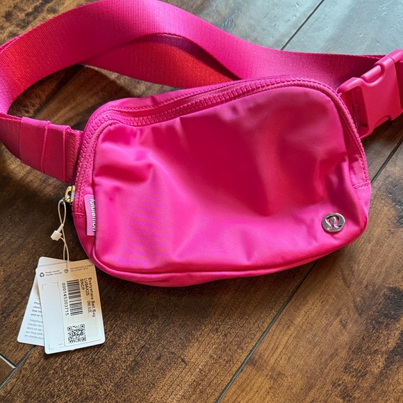 lululemon athletica Accessories - Lululemon Sonic Pink Everywhere Belt Bag